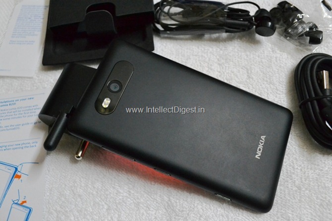 Nokia Lumia 820 Review (3)