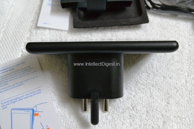 Nokia Lumia 820 Review (8)