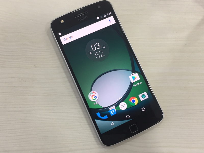 Best Smartphones With Fingerprint Sensor Under Rs 25000 - Motorola Moto Z Play