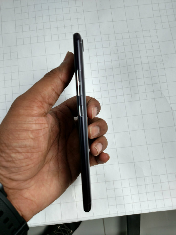 Tecno i7 First Impressions - Side